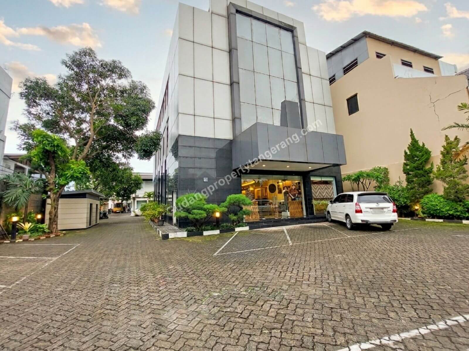 gedung-3-lantai-jalan-nasional-cirendeu.jpg